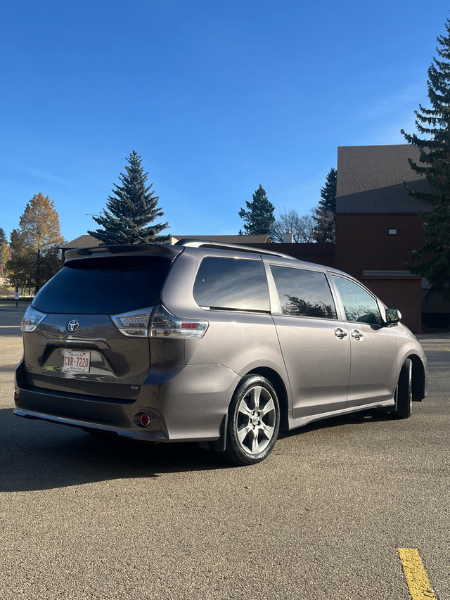 Toyota Sienna Se-No Accident’s-Only 52,000 km ! in Cars & Trucks in St. Albert - Image 2