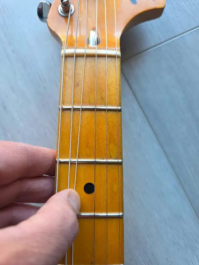 1979 Fender Stratocaster in Guitars in Oakville / Halton Region - Image 9