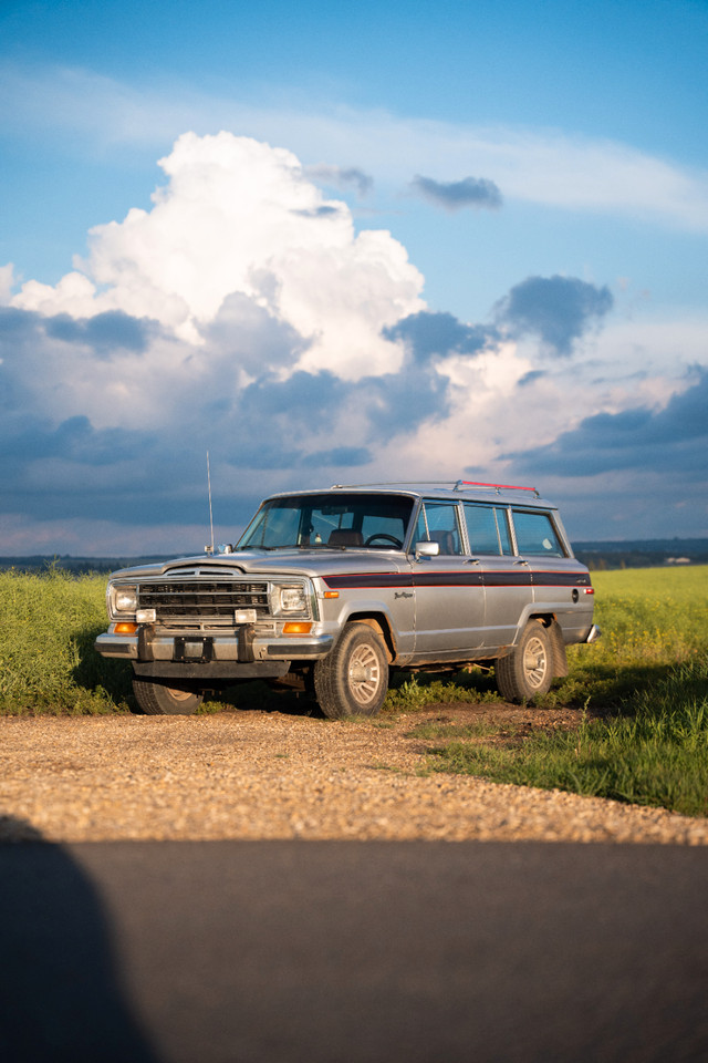 1988 Jeep Grand Wagoneer for Sale in Classic Cars in Calgary