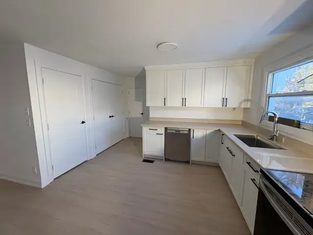 XLARGE 4 Bedroom 1.5 Bath Renovated House at Yonge and Steeles in Long Term Rentals in Markham / York Region - Image 7