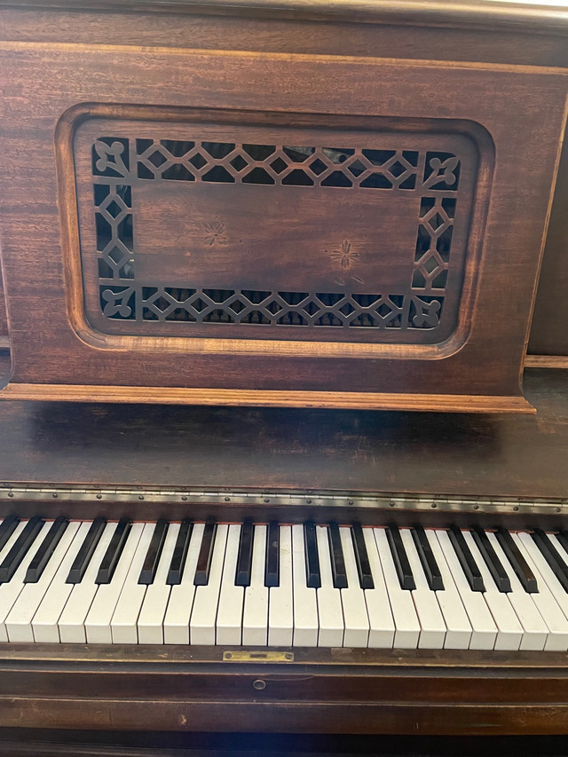 Free piano and stool in Pianos & Keyboards in Belleville - Image 2