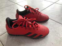 Turf soccer shoes 