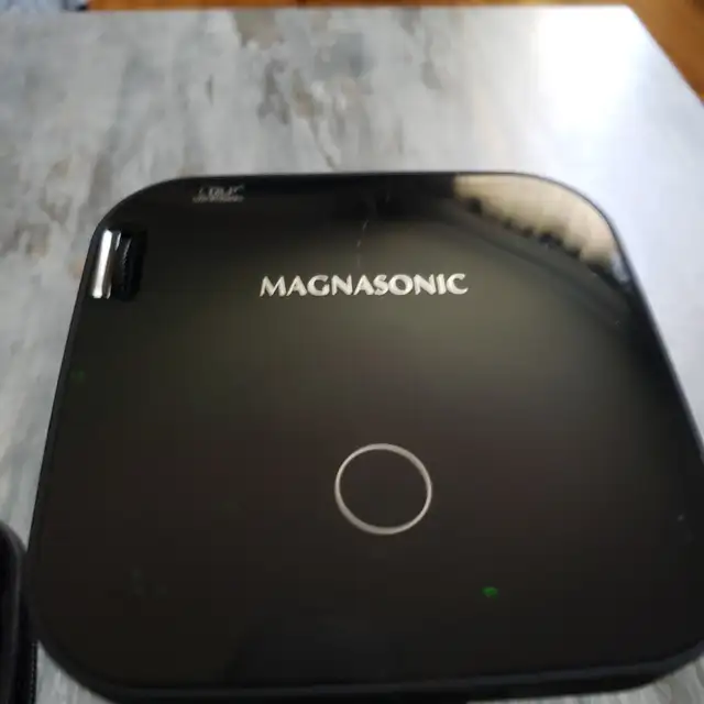 Magnasonic PP72 Pocket Projector in Video & TV Accessories in City of Montréal - Image 3