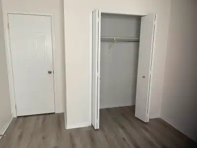 Room for rent $800 on main floor located Elmira/willow road