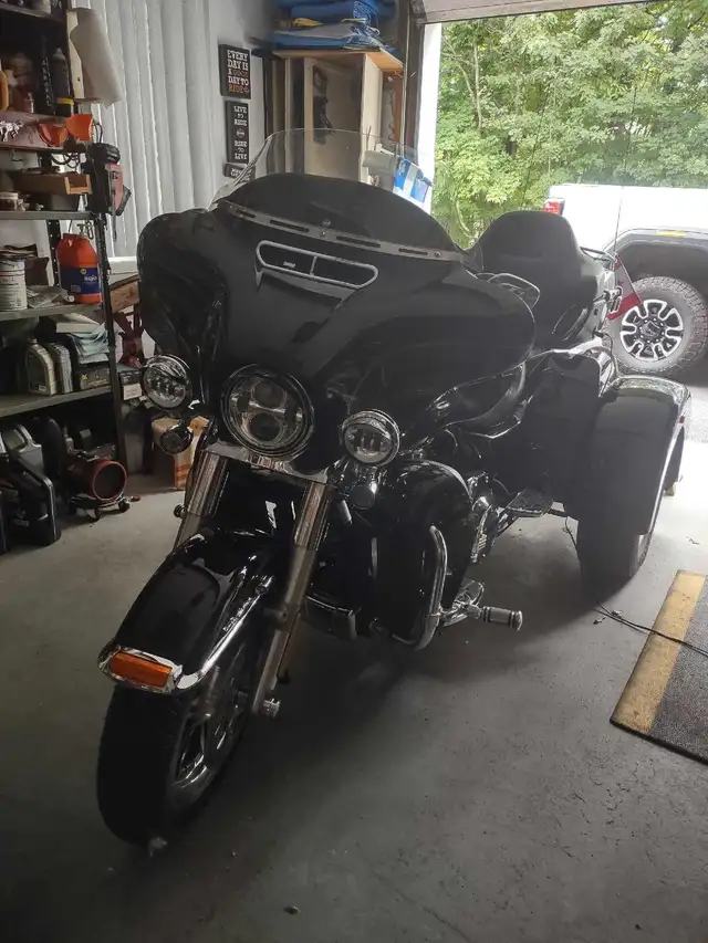 Harley davidson tri-glide 2016 in Touring in Gatineau - Image 4