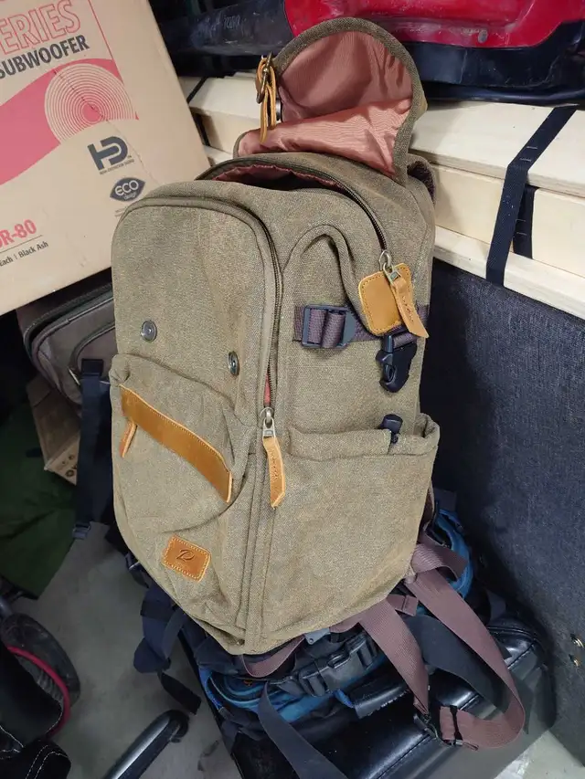 Padwa Lifestyle Photography Bagpack New w/Rain Cover & Dividers in Bags & Luggage in Mississauga / Peel Region - Image 4