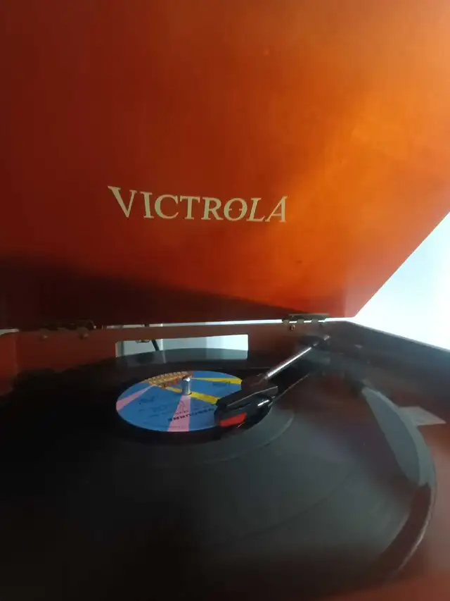 Record player in Other in Edmonton - Image 2