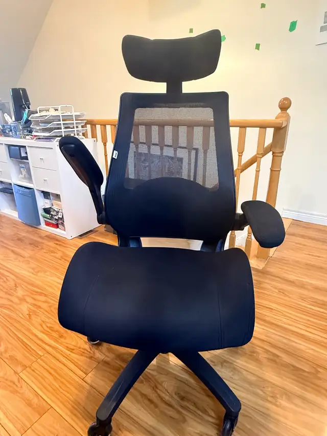 Solid Ergonomic Office Chair in Chairs & Recliners in Markham / York Region - Image 2
