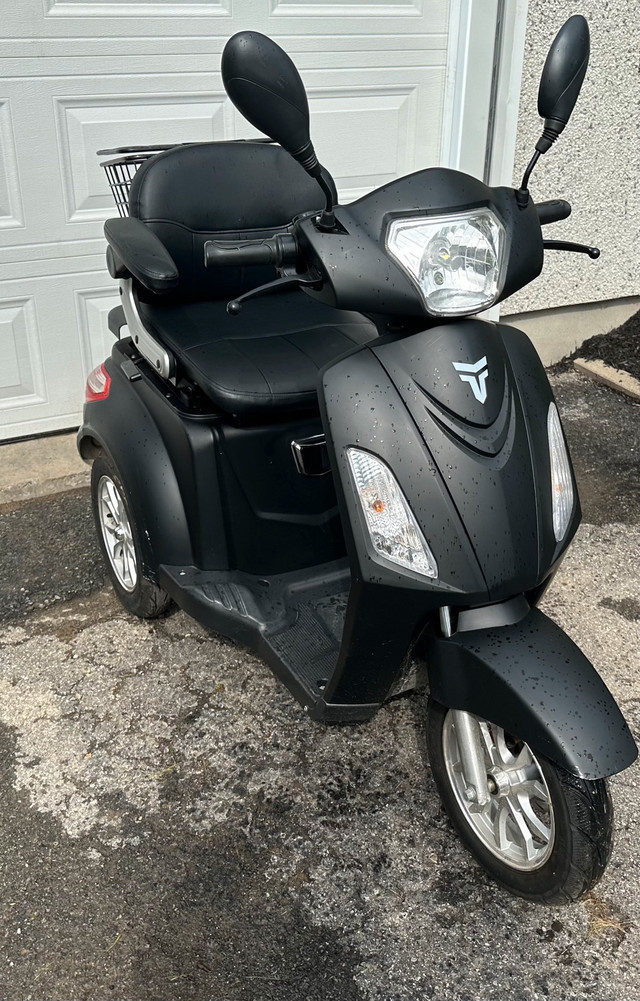 Tripoteur Freedom Plus - Scooter électrique dans Santé et besoins spéciaux  à Laval/Rive Nord - Image 2