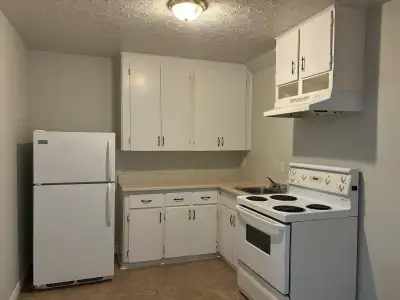 Unit 05, 42 Royal Rd,1-bedroom apt(1 bath1 kitchen storey2)NORTH