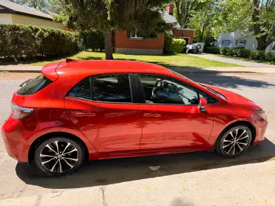 Corolla hatchback, jamais accidentée, très propre, transmission manuelle, rouge paprika, 2019, 137 0...