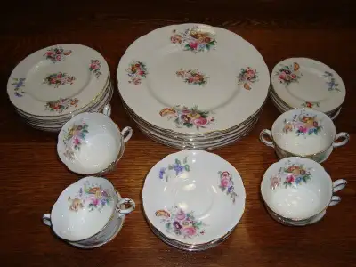 QUALITY COALPORT ENGLISH FINE CHINA SETTING FOR 8, View more