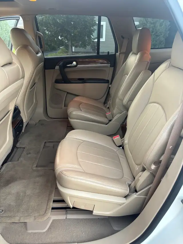 2012 Buick Enclave CLX2 in immaculate condition.569252868932259846