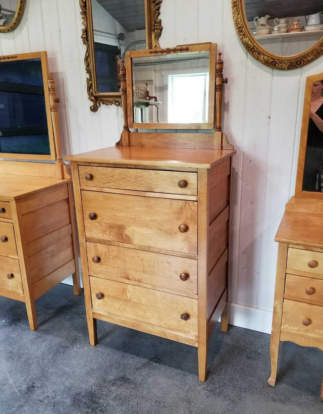 Antique Gentleman's Dresser - Delivery Available in Dressers & Wardrobes in Winnipeg - Image 2