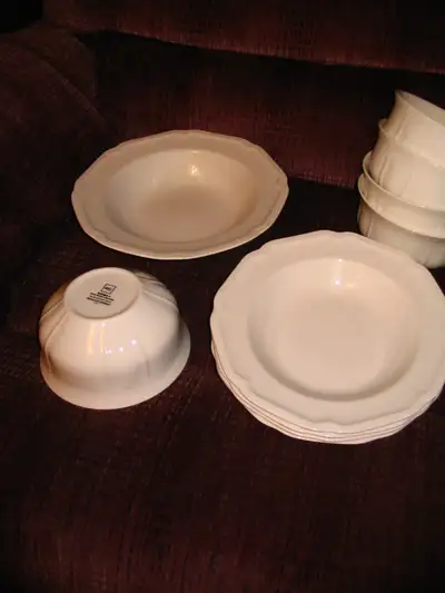 MIKASA ANTIQUE WHITE ULTIMA PLUS SUPERSTRONG FINE CHINA, IN NEXT TO NEW CONDITION, 5 LARGE SOUP BOWL...