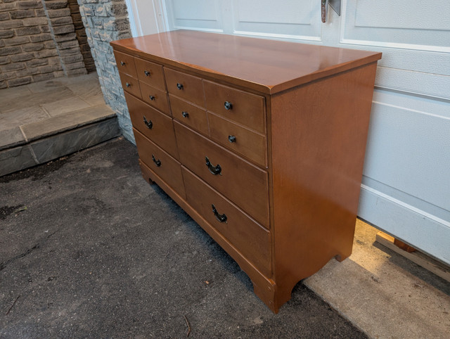 Vintage Long Wooden Dresser in Dressers & Wardrobes in Oakville / Halton Region - Image 2
