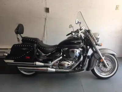 PRISTINE 2014 SUZUKI BOULEVARD CLASSIC VERY LOW KMS....SHOWROOM CONDITION....800 cc