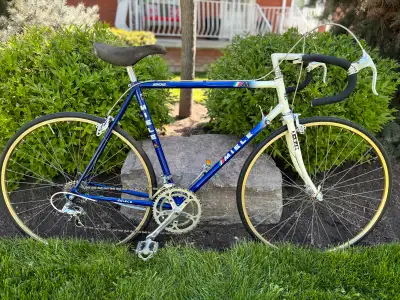 Excellent condition. 22 inch frame. 700c rims. 10 speed. Fiamme rims made in Italy. Ishiwata 4130 ch...
