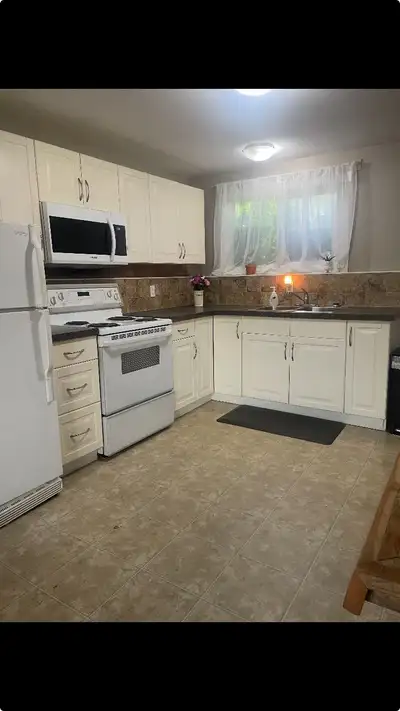 2 Bedroom lower level Duplex, centrally located