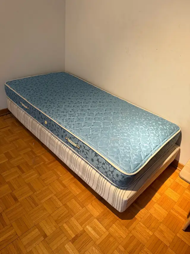 Base de lit et matelas in Beds & Mattresses in Longueuil / South Shore - Image 6