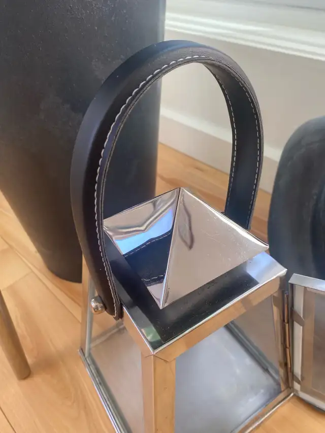 Decorative glass candle holder  in Home Décor & Accents in Ottawa - Image 4