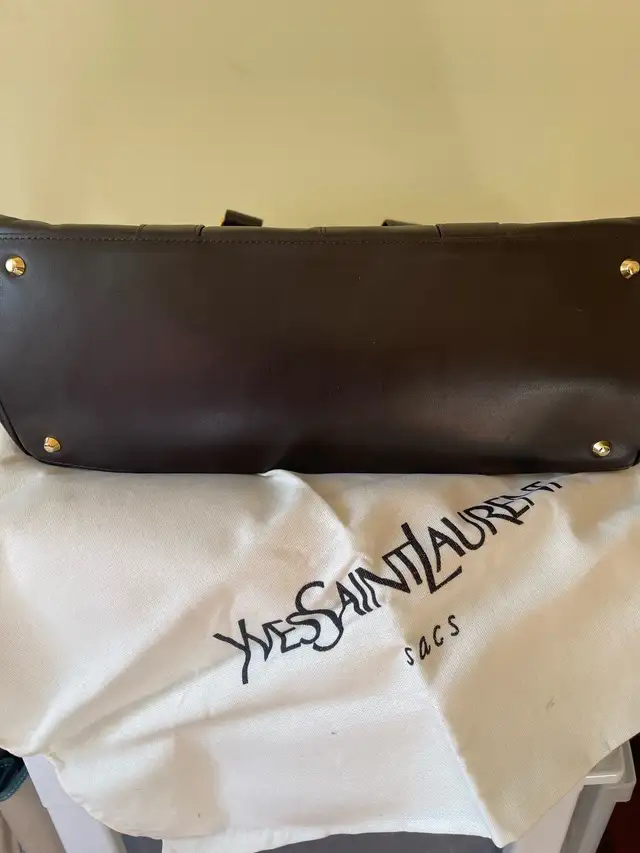 YSL leather tote bag in Women's - Bags & Wallets in City of Toronto - Image 8