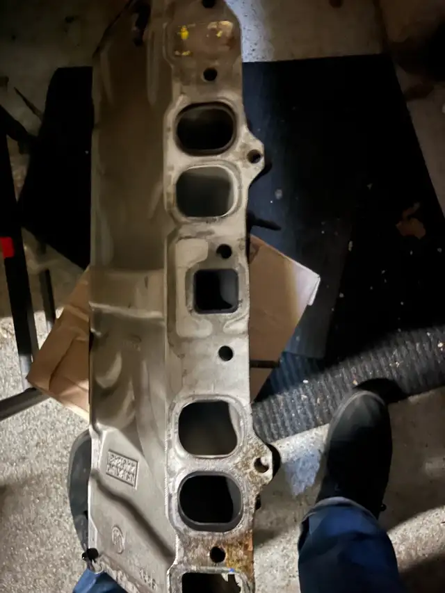 Edelbrock Torker II 2.O BBC oval port intake manifold in Engine & Engine Parts in Markham / York Region - Image 4