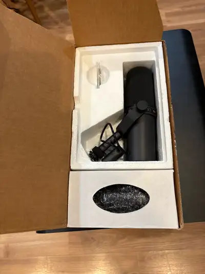 Shure SM7B Microphone, View more