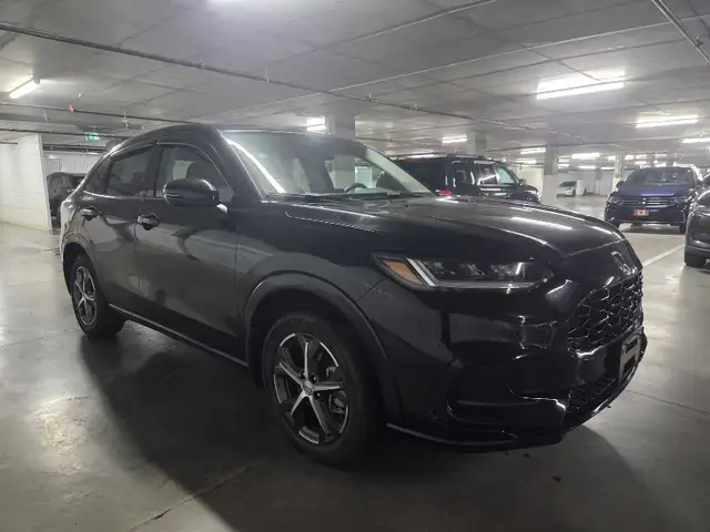 2024 Honda HR-V Luxury AWD "Low KM"