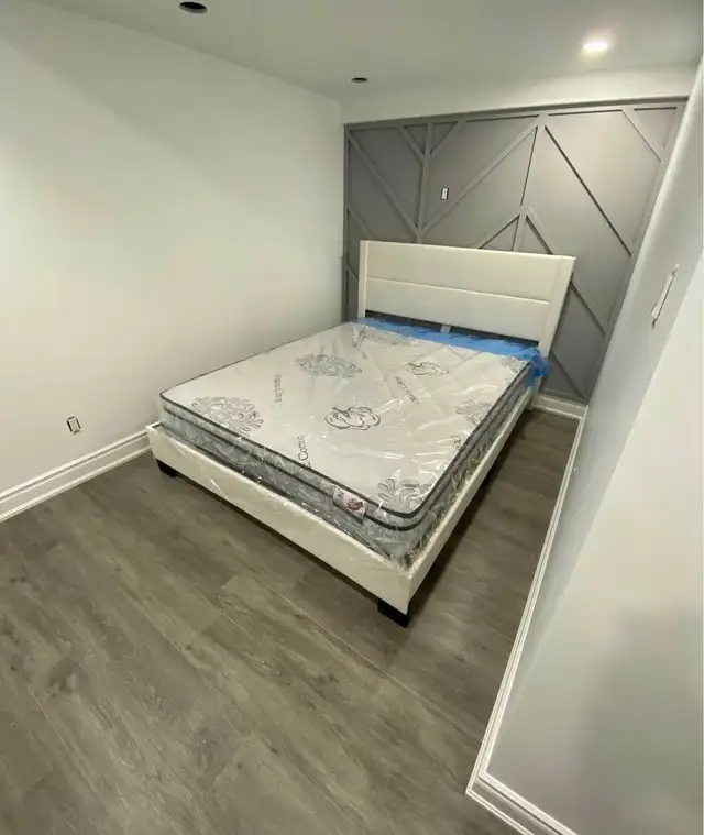 Lit queen avec matelas neuf  in Beds & Mattresses in Longueuil / South Shore - Image 2