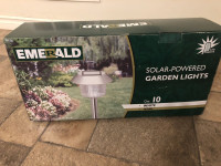 BRAND NEW Emerald solar power light