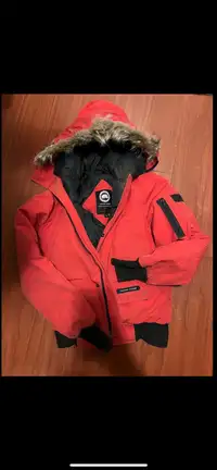 Canada goes jacket Size: L Womens IG: @SoleWorldWideHype $320