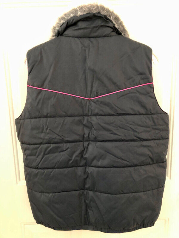 Black ROXY vest with fur trim, pink lining in Other in Cambridge - Image 3