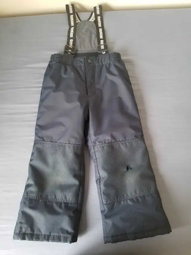 Carter's Boys Snow Suit Size 5 in Clothing - 5T in Kitchener / Waterloo - Image 3