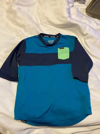 Shirt cycling Dakine size 9-12 , View more
