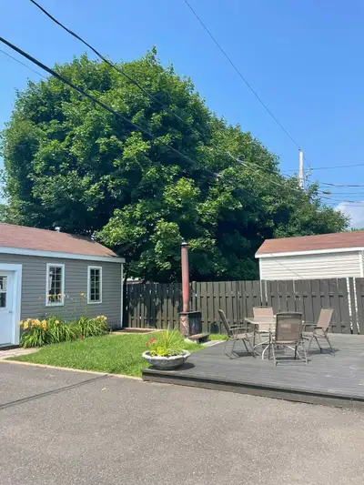 Grand 5 ½ sur deux étages à louer, situé à Lauzon, tout près du Cégep de Lévis pour le 1er juillet 2...