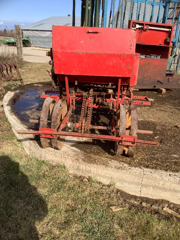 Corn planter Farming Equipment Moncton Kijiji