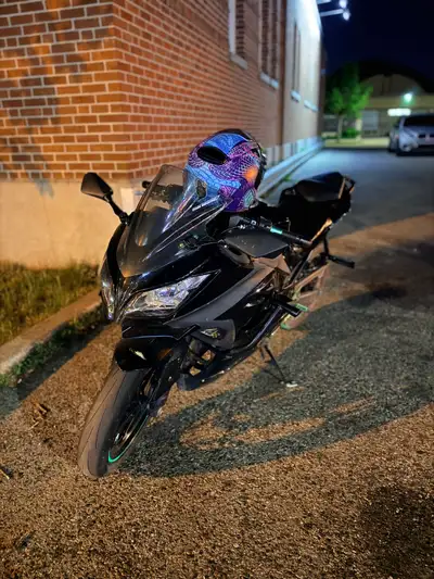 2014 Ninja 300 - Stunt Build Has 12 bar with an extra light strip on the back Full side cages & rear...