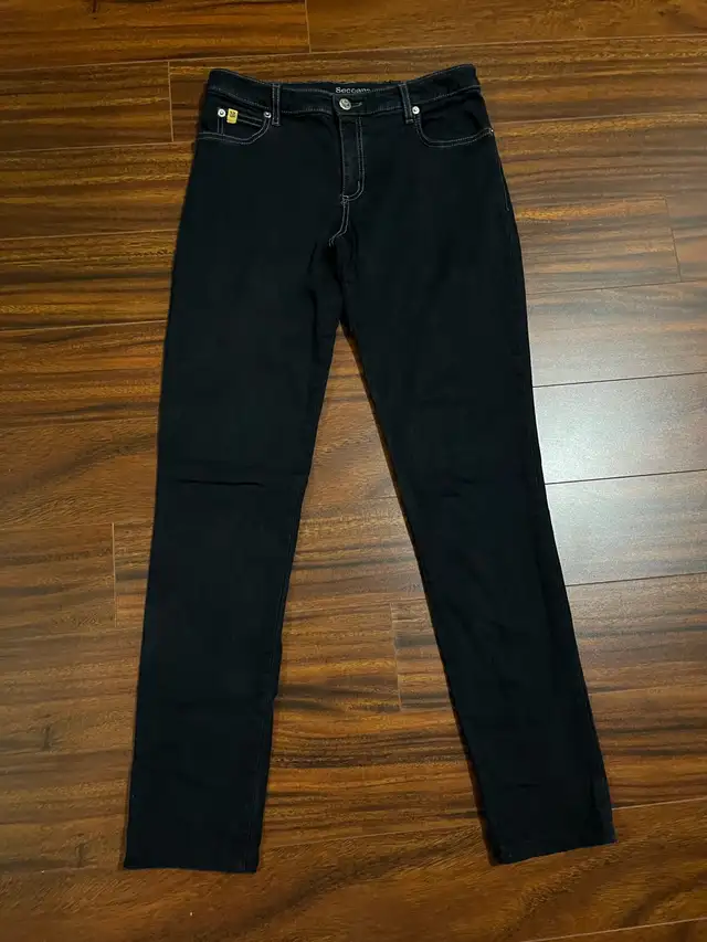 Second Yoga women’s size 30 skinny jeans, dark indigo wash in Women's - Bottoms in Oshawa / Durham Region - Image 2