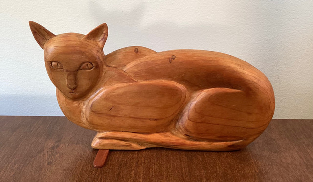 Vintage 1985 Hand Carved Wooden Folk Art Cat dans Décoration intérieure et accessoires  à Ouest de l’Île