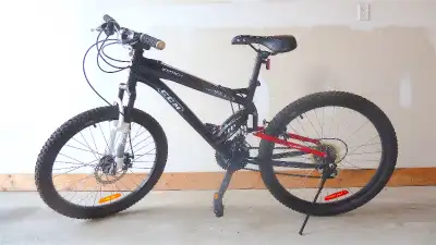 CCM Static 24 youth mountain bike Description Original CCM Static 24 youth mountain bike: - 24” whee...