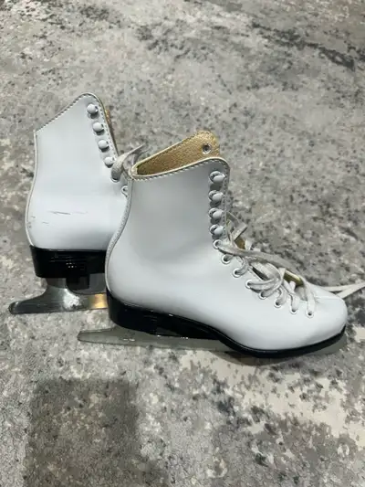 CCM girls skates size 4, View more