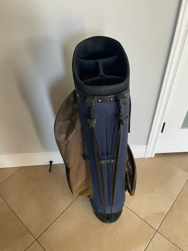 6 slot Winfield carry/stand golf bag in Golf in Oakville / Halton Region - Image 4