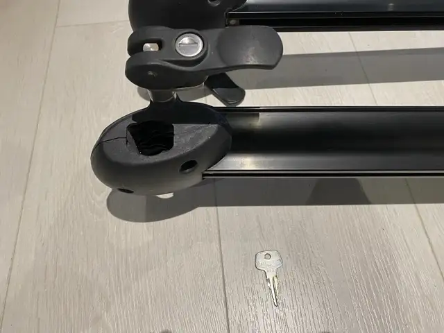 YAKIMA BICYCLE FORK MOUNT ROOF CARRIERS (2), WITH MATCHING KEYS in Other in Barrie - Image 3