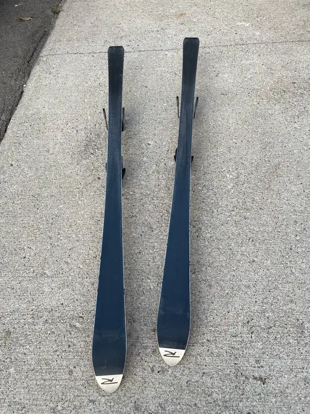 Rossignol Cut 10.4 Skis with Salomon Bindings in Ski in Markham / York Region - Image 4