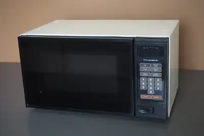 Kenmore model 87470 countertop microwave. Older model but works fine. Size: W 19 in (49 cm), H 10.5...
