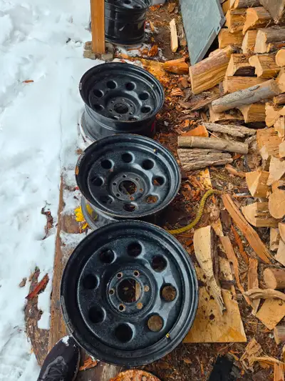 4 used steel rims off a ford f150