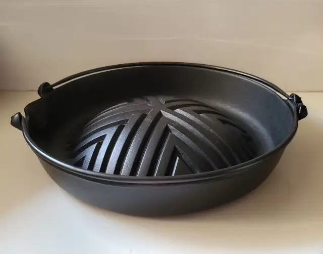 Iwachu Cast Iron Nanbu Tekki Yakiniku Mongolian BBQ Grill Pan in Kitchen & Dining Wares in Oshawa / Durham Region - Image 4