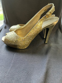 Nine West Gold Glitter Platform Heels - Size 8 - Fits like 8.5