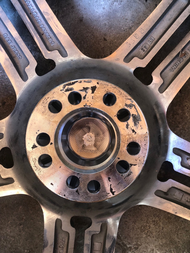 1 Chrome Rim  in Free Stuff in City of Toronto - Image 3